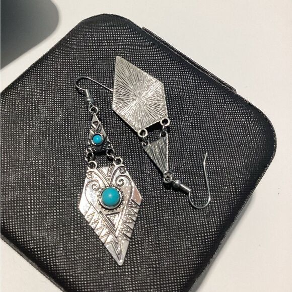 🪷Lightweight SilverTone Turquoise Boho Hook Drop Earrings - Picture 10 of 16